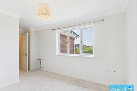 2 bedroom flat to rent, Albany Court, Ashford