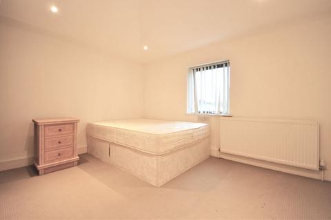 2 bedroom flat to rent, South Street, Isleworth