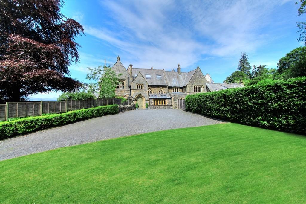 Oakland Hall, 2 Oakland, Carriage Drive, Windermere, Cumbria, LA23 1SA