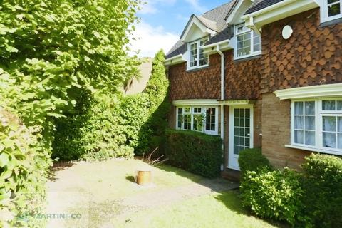 3 bedroom terraced house to rent, Hawthorne Lodge, Ashley Road