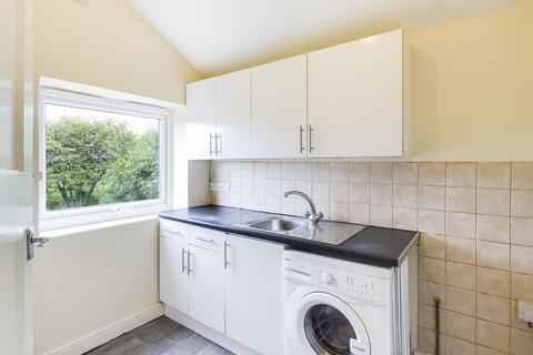 2 bedroom flat to rent, Highfield Road, Chesterfield