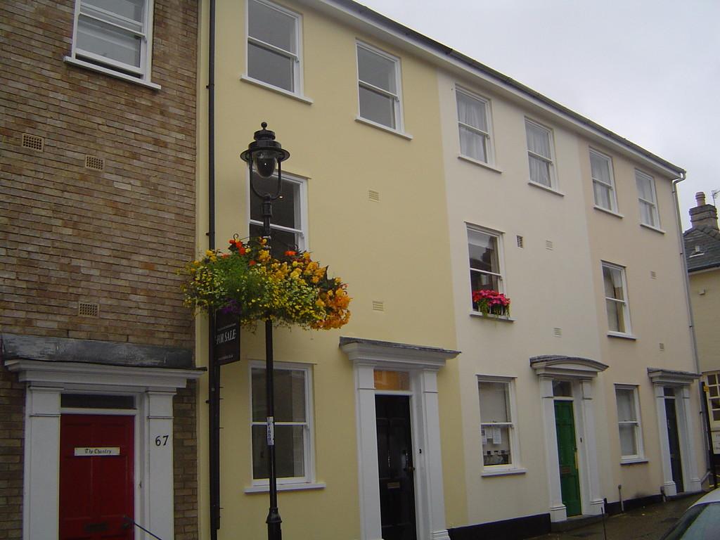 Churchgate Street, Bury St Edmunds 2 bed terraced house £1,100 pcm (£254 pw)