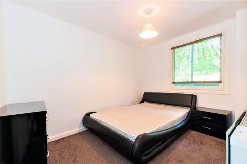 2 bedroom apartment to rent, North Crescent