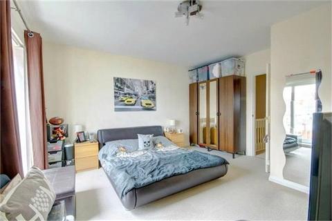 3 bedroom semi-detached house to rent, Grebe Close, Gateshead, NE11
