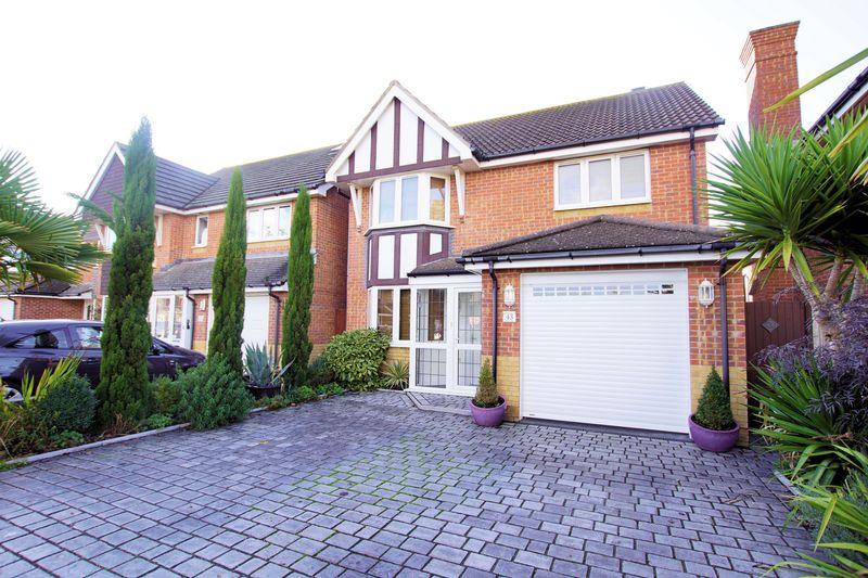 Fitzroy Drive, LeeontheSolent, PO13 3 bed detached house for sale £480,000