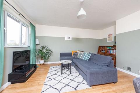 29 Brangwyn Crescent, London, SW19 2UA