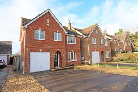 4 bedroom detached house to rent, Honeysuckle Gardens, EVERTON, Lymington