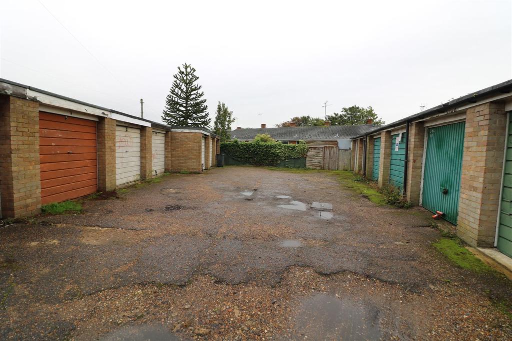 Romany Lane, Tilehurst, Reading Garage £10,000
