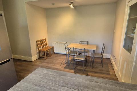 4 bedroom flat to rent, Grant Street, Glasgow