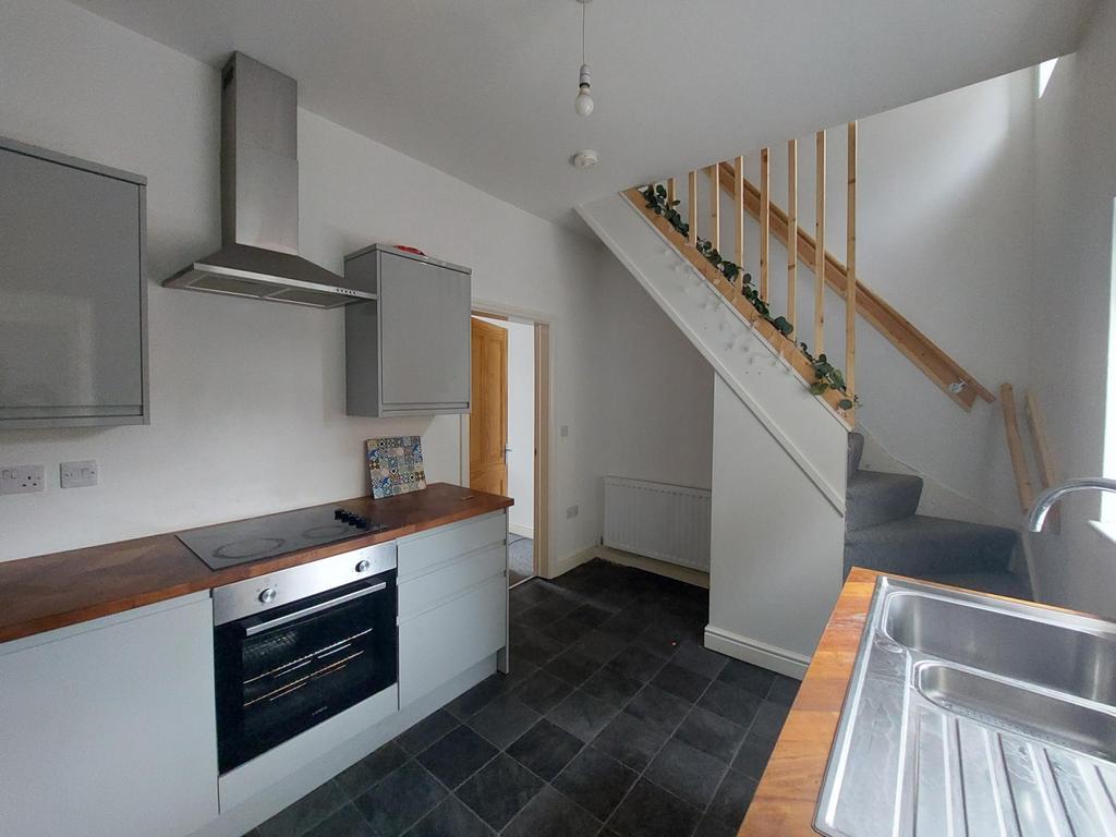 Stunning 2 Bedroom House with Off Street Parking