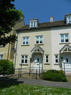 3 bedroom townhouse to rent, Ash Avenue, Carterton OX18