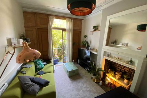 1 bedroom flat to rent - South Lambeth Road, London, SW8