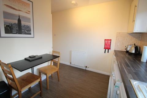 2 bedroom flat to rent, High Station Court, Falkirk, FK1