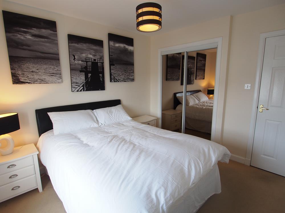Bedroom 1 (2)