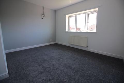 2 bedroom terraced house to rent, Wealdstone Drive, Dudley