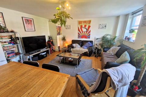 2 bedroom apartment to rent, South View Avenue, Caversham