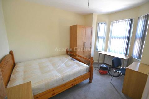 6 bedroom terraced house to rent, Radstock Road, Reading