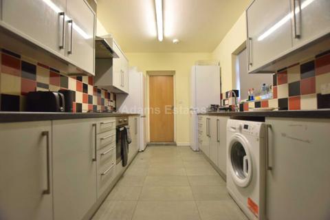 6 bedroom terraced house to rent, Radstock Road, Reading