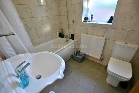 6 bedroom terraced house to rent, Radstock Road, Reading