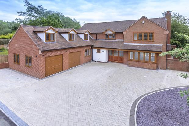 Lees Farm Drive, Madeley, TF7 4 bed detached house - £1,750 pcm (£404 pw)