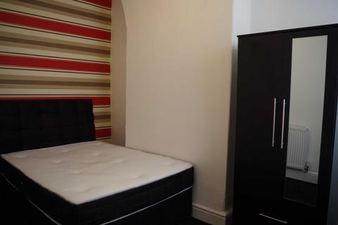 4 bedroom house share to rent - Wedegwood Street, Kensington