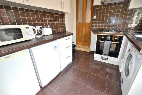 4 bedroom terraced house to rent - Radstock Road, East Reading