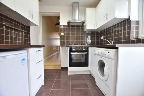 4 bedroom terraced house to rent, Radstock Road, East Reading