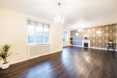 3 bedroom flat to rent, Heathway Court,  Finchley Road,  London,  NW3