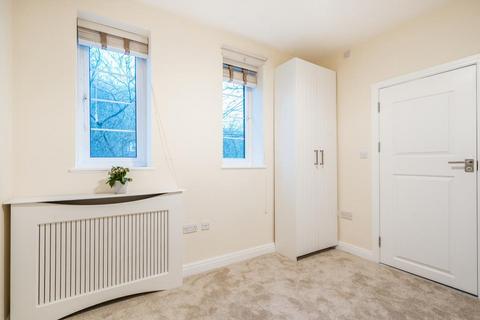 3 bedroom flat to rent, Heathway Court,  Finchley Road,  London,  NW3