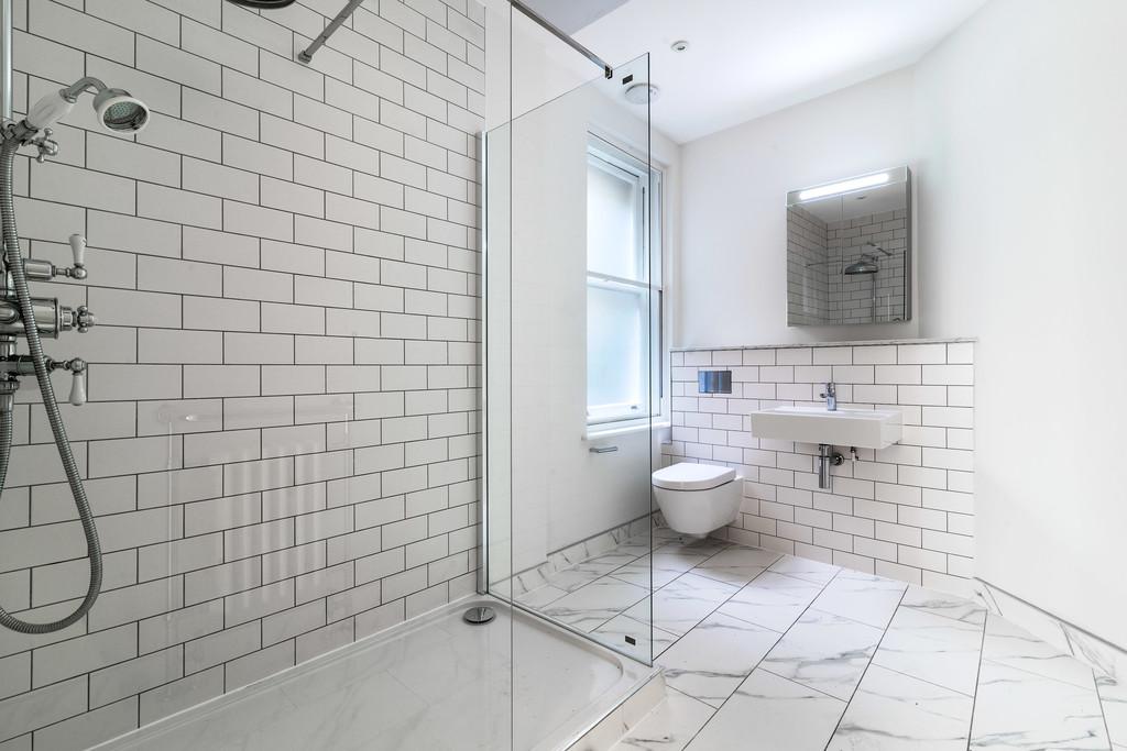 Long Acre bathroom