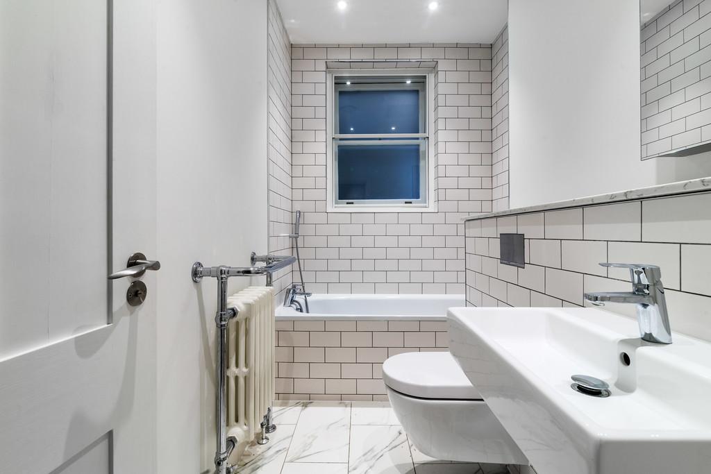 Long Acre bathroom 2