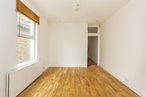 2 bedroom ground floor flat to rent - Harpenden Road, Aldersbrook