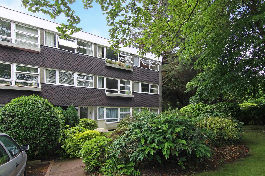 Wellesley Road, Twickenham 3 bed apartment £525,000