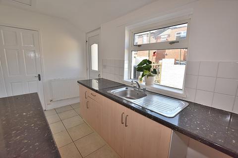 2 bedroom terraced house to rent, Clarence Gardens, Crook