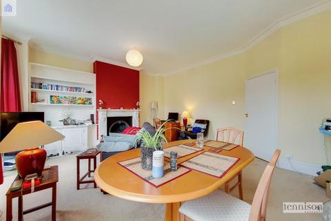 2 bedroom flat to rent - Bernard Gardens, Wimbledon, SW19 7BE