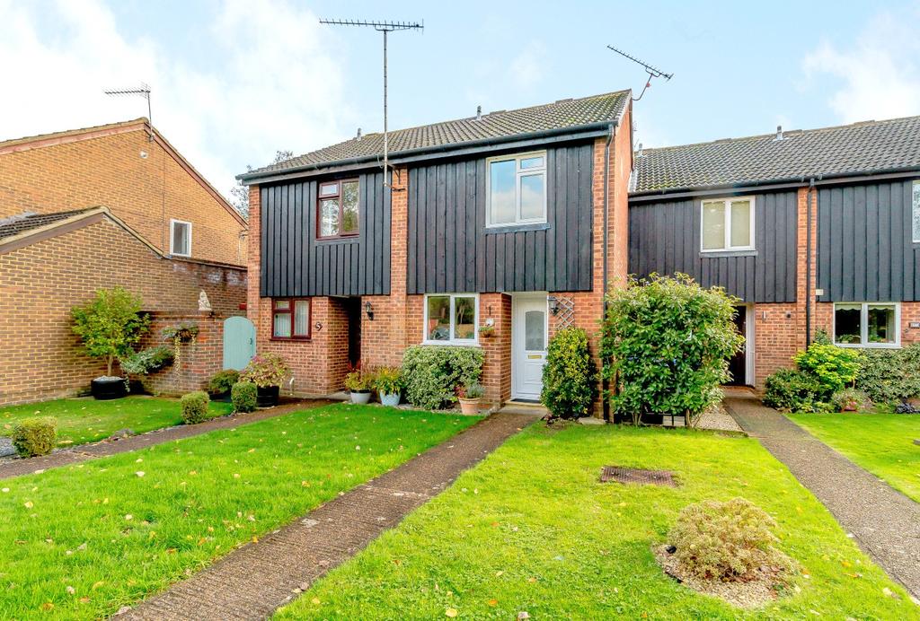 Ainsdale Way, Woking, GU21 2 bed terraced house £325,000