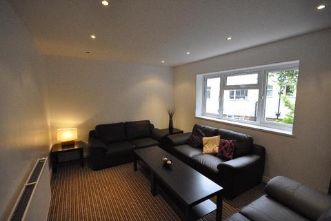6 bedroom terraced house to rent, Richmond Avenue, Hyde Park, Leeds LS6 1DB