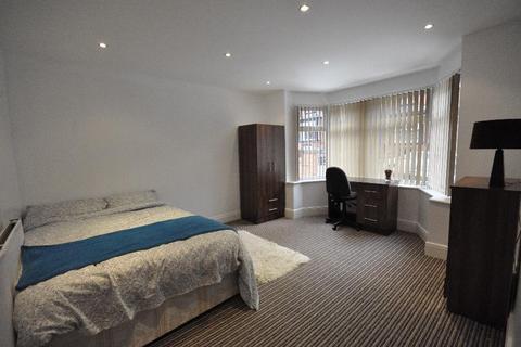 6 bedroom terraced house to rent, Richmond Avenue, Hyde Park, Leeds LS6 1DB