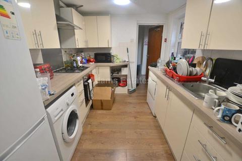 6 bedroom terraced house to rent, Hatherley Road, Reading