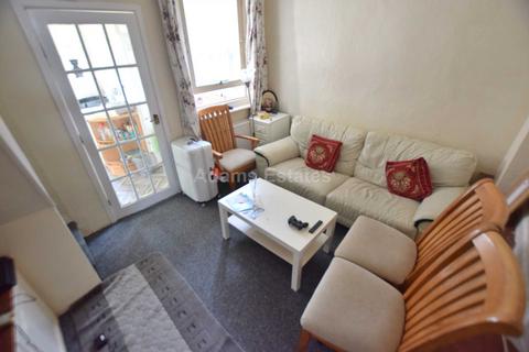 3 bedroom end of terrace house to rent, Foxhill Road, Reading