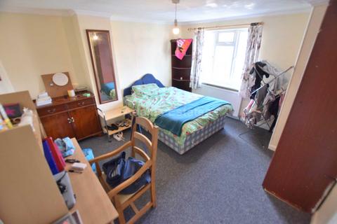 3 bedroom end of terrace house to rent, Foxhill Road, Reading