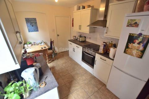 4 bedroom terraced house to rent, Grange Avenue, Reading