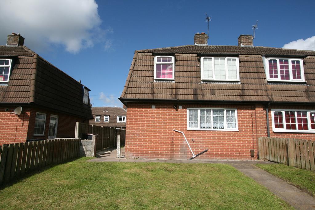 Rowan Place, Chesterton, Newcastle Under Lyme 3 bed semidetached house £600 pcm (£138 pw)