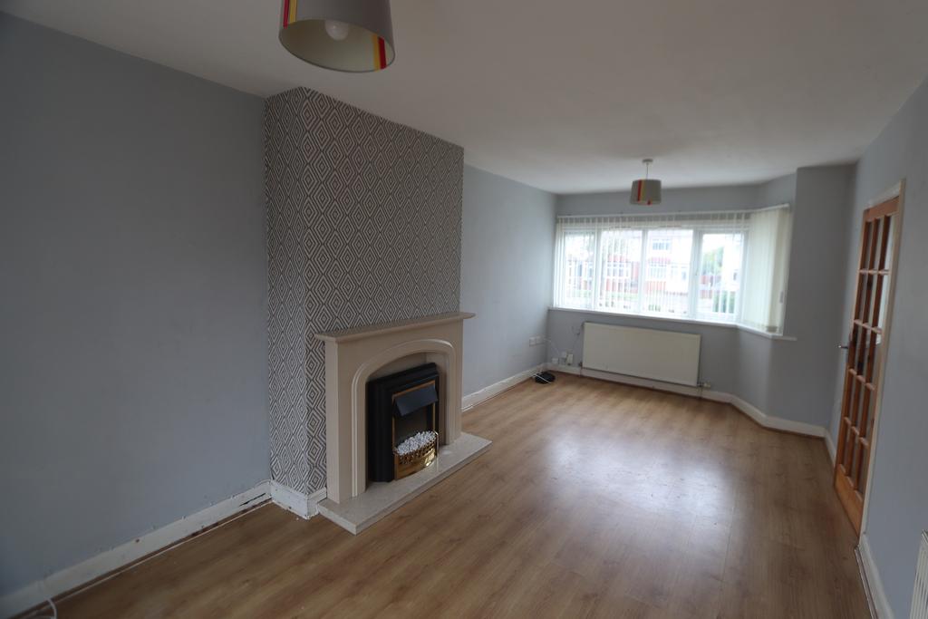 Woden Road East, Wednesbury, WS10 2 bed semidetached house £725 pcm