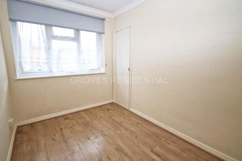 2 bedroom flat to rent, Maple Court, Acacia Grove, New Malden