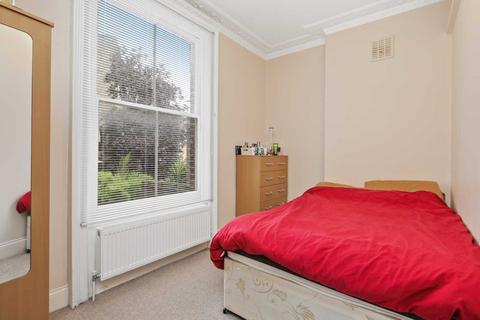 3 bedroom maisonette to rent, Curwen Road, Shepherds Bush W12 9AF