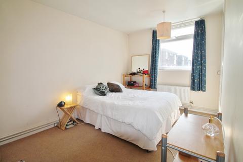 2 bedroom flat to rent, Elmfield Road, Balham, SW17