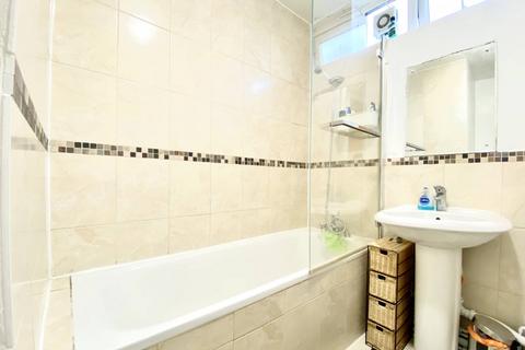 2 bedroom flat to rent, Elmfield Road, Balham, SW17
