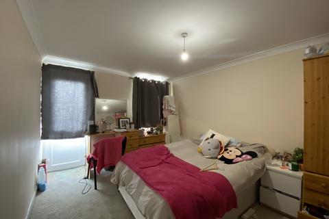 undefined, Kitchener Road