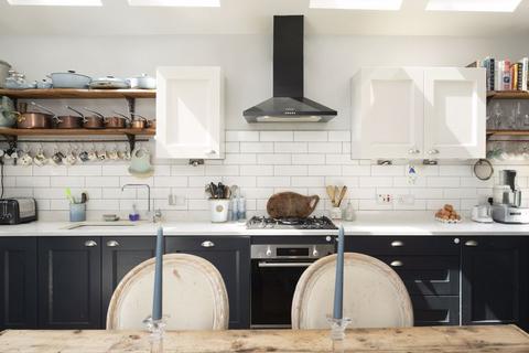 63 Wendell Road, London, W12 9RS